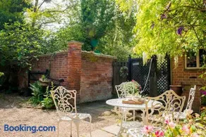 Cissys Cottage in a Nature Reserve, 7 minutes from Aldeburgh seafront - Image 3