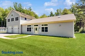 Newly Renovated Home w/ Large Yard & Great Kitchen - Near Downtown & Acadia - Image 4