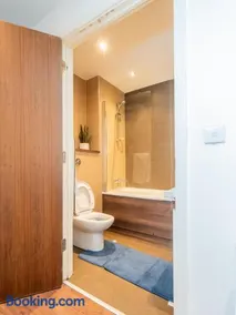 Mega1 Luxury Spacious 1Bedroom Apartment, Manchester - Image 4