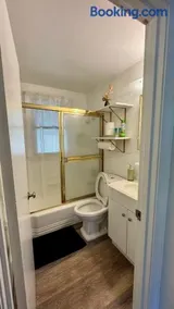 Serene 4Beds 2Baths Home - Image 4