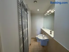 4 Bed Balcony Greenwich Retreat - Image 4