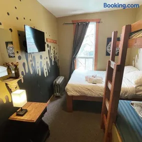 Mountain Shadow Hostel - Image 5