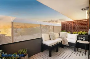 Beachside Gem with Gorgeous Views & Cafes Steps Away! - Image 3