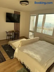 Newly renovated flat next to forest park - Image 2