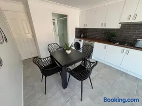 A newly renovated home and only 2 minutes to Highway - modern and handy - Image 4