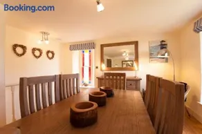 Coombe Villa - Image 5