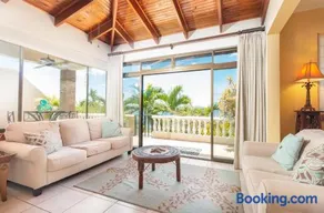 Stunning Villa with Oceanview, Private Pool, Soaking Tub & Picturesque Balcony - Image 2