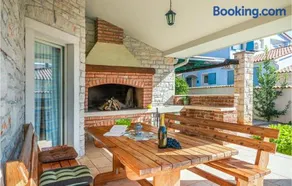 Four-Bedroom Holiday Home In Golubovo - Image 2