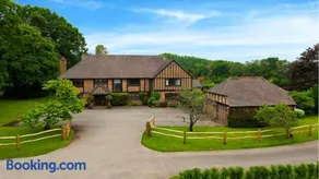 Countryside Manor House and Estate with Rural Views and Pool - Image 2