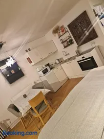 Studio Apartment Central - Image 4