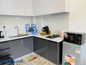 Refined 1BR With King Bd, Pool & Gym in Kileleshwa - Image 5