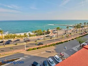 Chic Beachfront Flat with Amazing Sea Views and Private Indoor Parking - Image 2