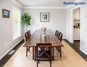 Stunning Home in the Suburb with Hot Tub - Image 2