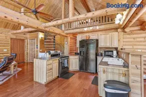 Lovely & Rustic TreeHouse Cabin - Stargazing in the Pines! - Image 1