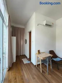 Penang Gelugor Landed House 4Rooms 3 Bathrooms - Image 2