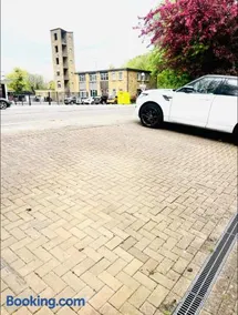 Budget Stay In Luton 01 D - Image 3
