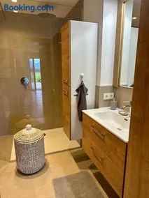 Apartamento vacacional con barbacoa, terraza y jardín - Image 5