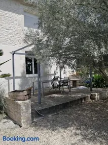 Jolie maison de ville avec un extérieur au calme - Les Dragons de la Chamoiserie NIORT - Image 2