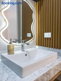 Modern Apartment 805 with Ocean View - Image 2