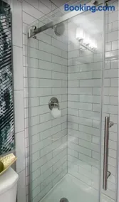 Modern Comfort Prime Location - Image 2