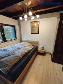 Blaues Haus - kleinere Doppelhaushälfte in Stadtkernnähe mit traumhaftem Bad und Küche - Image 2
