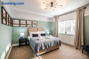 3-Bedroom Apartment 2-Bathrooms 2-Off Street Parking Spaces - Image 4