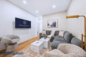 Casa Hotels Gerrard Brand New Family Suite - Image 3