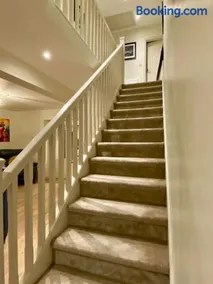 Modern family home - Image 3