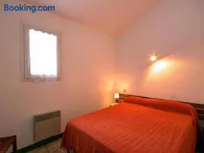 Chalet à Usson-en-Forez avec cheminée, animaux admis et terrasse - Image 2