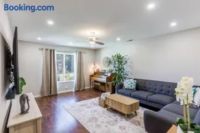 Central Fremont Home near Shops, Parks and Bay Area - Image 1