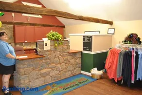 Robin Hill Camping Resort Premium Cottage 10 - Image 5