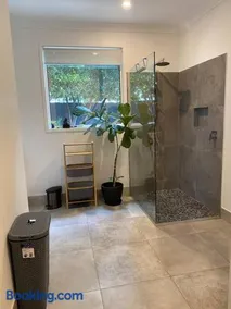 Casa de Palmas Noosa - Image 2