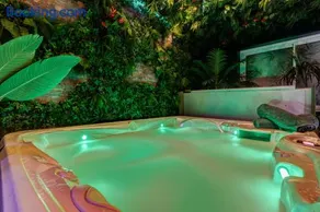 Jungle Love Room - Image 5