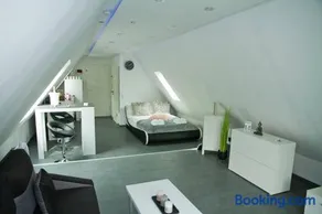 TRUTH Studio - Queensize Bett - Netflix - Küche - Image 5