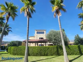 Family-friendly finca with picturesque garden - Image 2