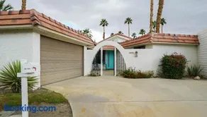 Stylish Condo with Golf Course Views - Image 4
