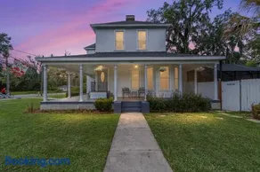 Martin A -Private historic district apt with pool-suite A - Image 1