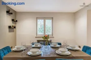 STYLISH HOME WITH FREE PARKING - 10 MINS TO LEGOLAND! - By Tempstay - Image 3