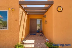 Conveniently located, kid-friendly retreat! - Image 2