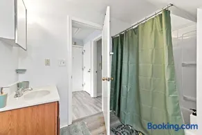 1BR 1Bath East Liberty Entire Apartment w Balcony - Image 5