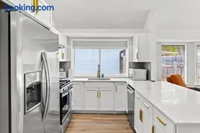 Austin Home with King bed and Bunk room - Image 3