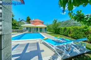 Voll ausgestattete Wohnung mit privatem Pool, Grill und Garten - Image 1