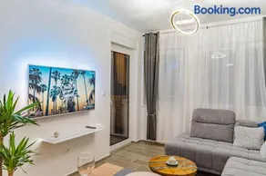 Jacuzzi - Flexible SelfCheckIns 20 - Zagreb - Luxury - Garage - Smart - Brand New - Apartments Repinc - Image 4