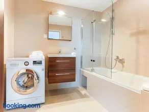 Penthouse Studio with Terrace, Pool, Sauna and City View at HBF Main Station - Image 2