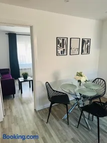 Stylish City Centre 1-Bed 5 Min Walk to Station - Image 3