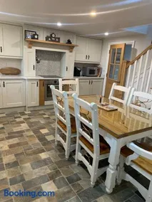Paul's country cottage - Image 2