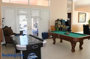 Luxurious 4-Bedroom House with Pool - Image 3