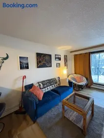 Cozy boho downtown apartment - Image 4