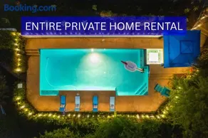 Entire Private Home with Big Yard, View, King Bed, Parking, 4 Bedrooms 3 Bathrooms, Available Now - Image 1
