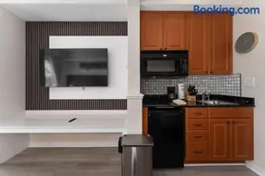 The Point Hotel & Suites - Image 2